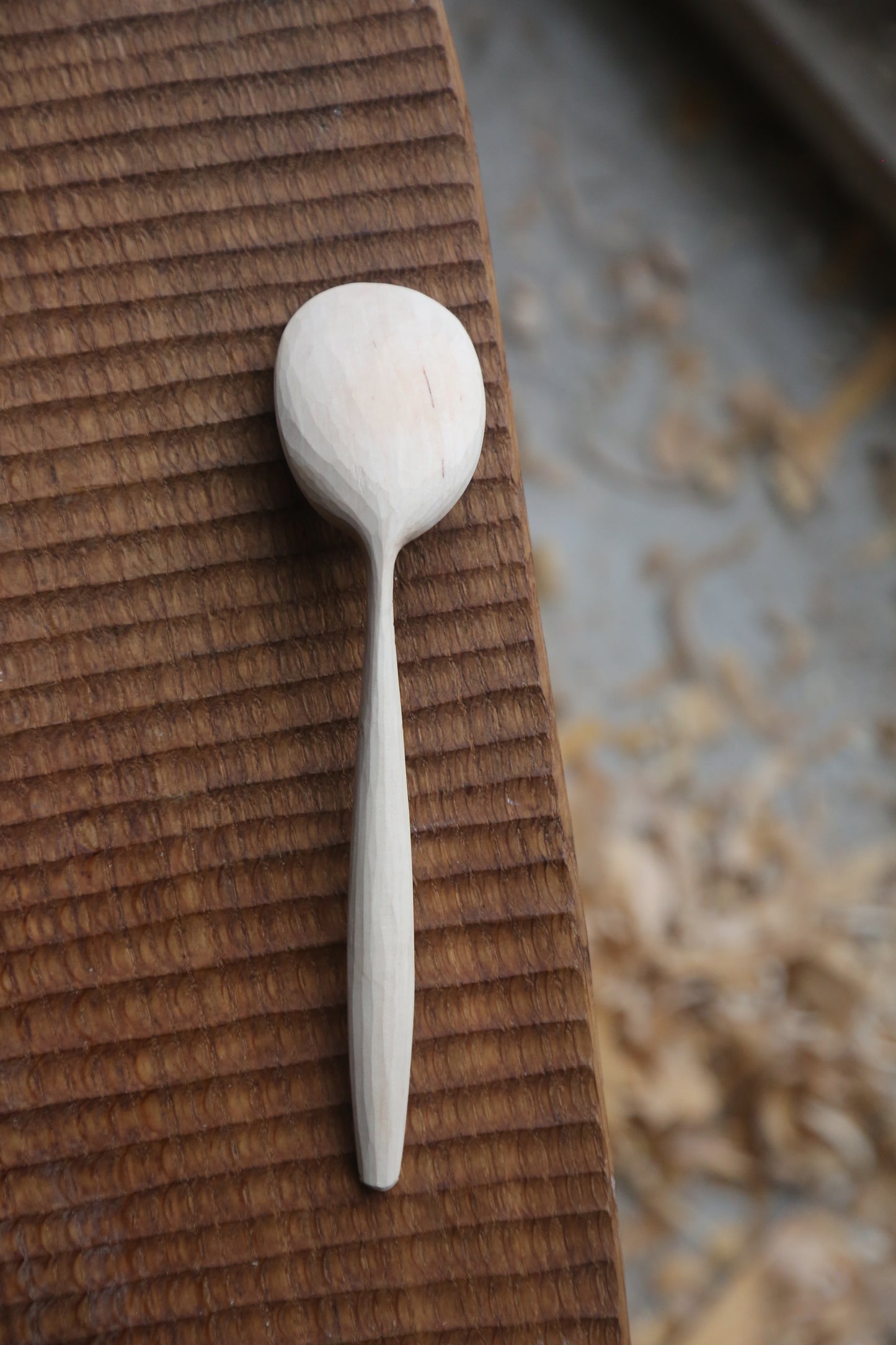 A lovely little right handed eating spoon. perfect for those cold winter days where you just need a warm bowl of soup, some crusty bread and a really nice spoon!!