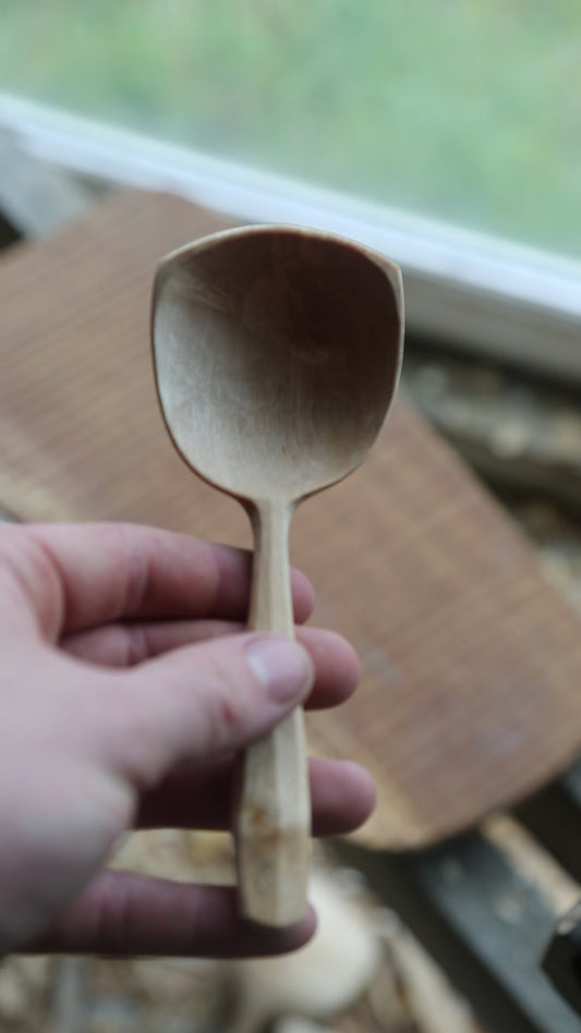 A super cute scoop, perfect for serving up sugar or even for measuring coffee!&nbsp;

Made from some really nice birch, this scoop has got the best tactile feel. You don't want to put it down!